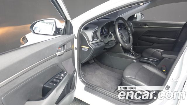 Hyundai AVANTE 2018 — photo 13