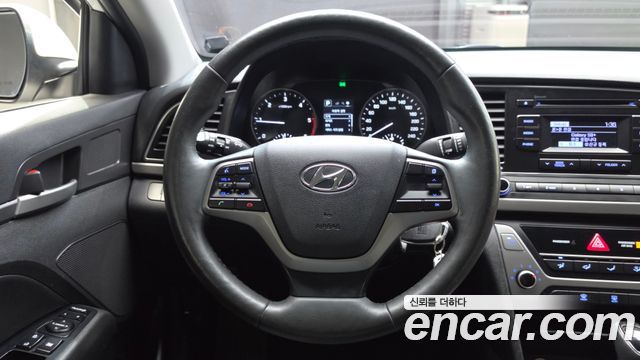 Hyundai AVANTE 2018 — photo 19