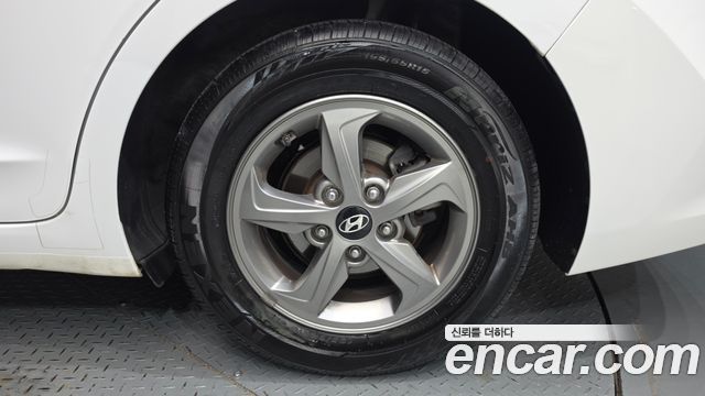Hyundai AVANTE 2018 — photo 7