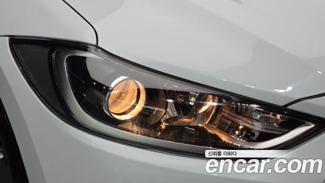 Hyundai AVANTE 2018 — photo 8