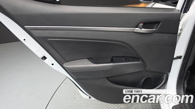 Hyundai AVANTE 2018 — photo 15