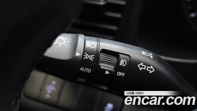 Hyundai AVANTE 2018 — photo 28