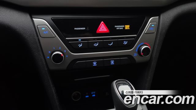 Hyundai AVANTE 2018 — photo 30
