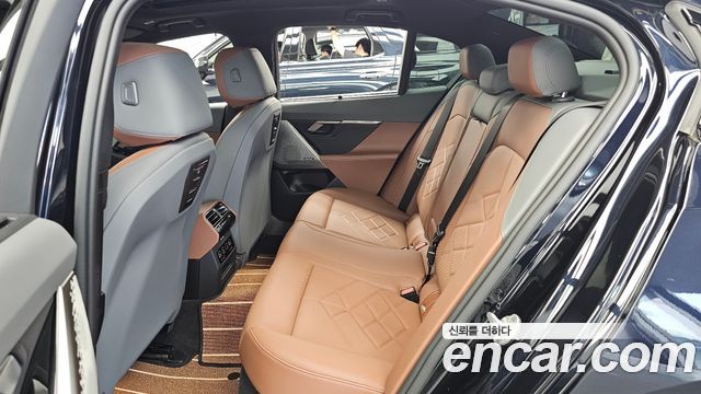BMW 5-Series 2026 — photo 16