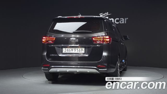 Kia Canival 2020 — photo 4