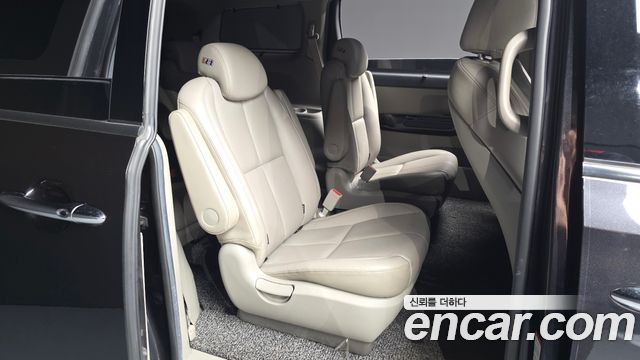 Kia Canival 2020 — photo 17