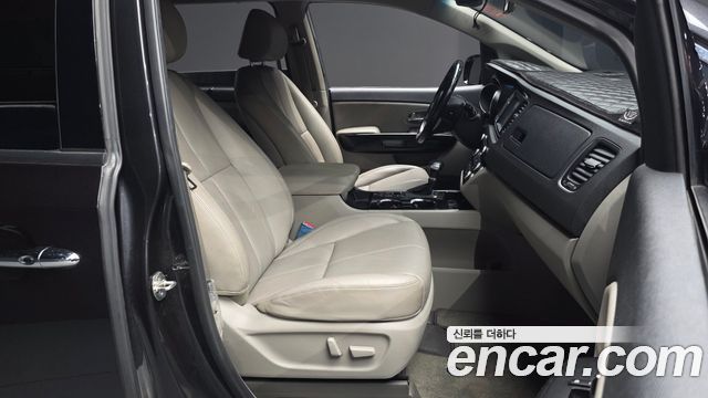 Kia Canival 2020 — photo 16