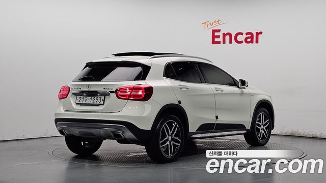 Mercedes-Benz GLA-Class 2017 — photo 2