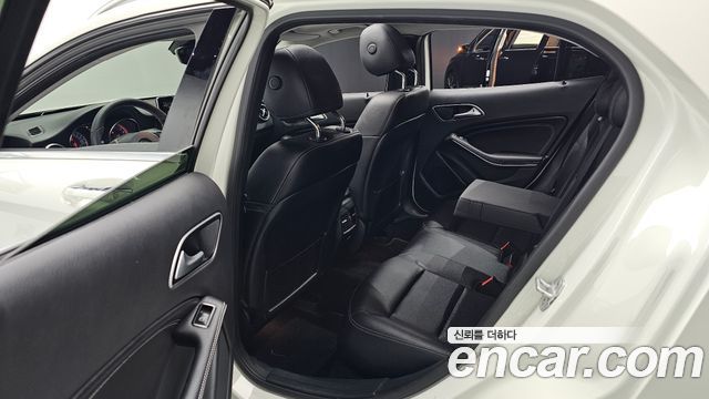 Mercedes-Benz GLA-Class 2017 — photo 12