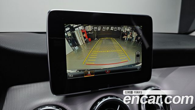 Mercedes-Benz GLA-Class 2017 — photo 15