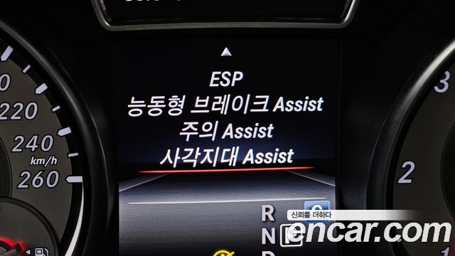 Mercedes-Benz GLA-Class 2017 — photo 17