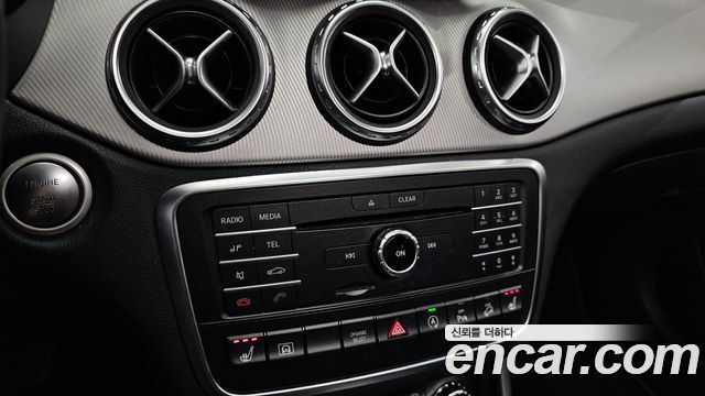Mercedes-Benz GLA-Class 2017 — photo 18