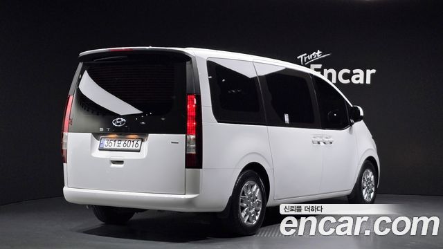 Hyundai Staria 2023 — photo 2