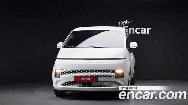 Hyundai Staria 2023 — photo 3