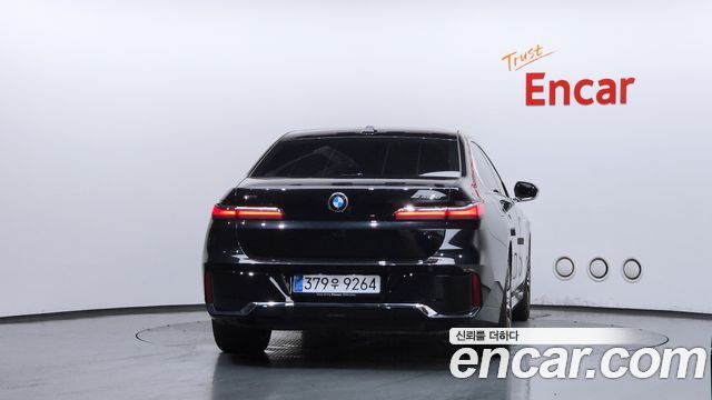 BMW 7-Series 2025 — photo 4