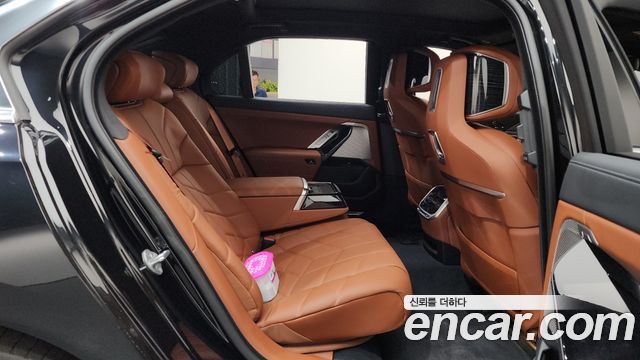 BMW 7-Series 2025 — photo 11
