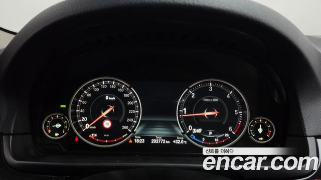 BMW 5-Series 2016 — photo 8