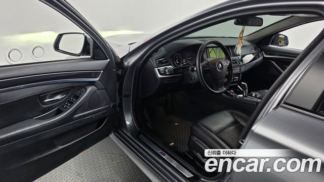 BMW 5-Series 2016 — photo 10