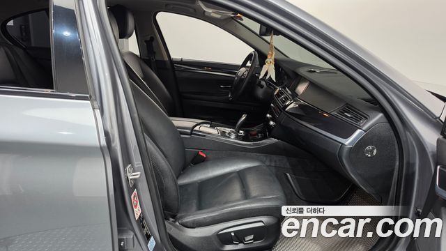 BMW 5-Series 2016 — photo 11