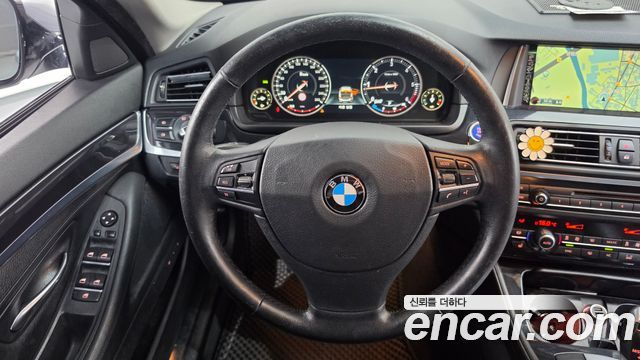 BMW 5-Series 2016 — photo 13