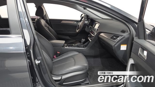 Hyundai Sonata 2018 — photo 16