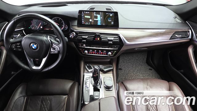 BMW 5-Series 2018 — photo 10