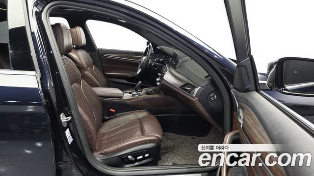 BMW 5-Series 2018 — photo 17