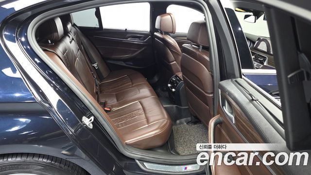 BMW 5-Series 2018 — photo 18