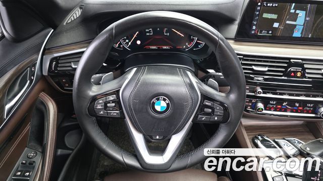 BMW 5-Series 2018 — photo 19