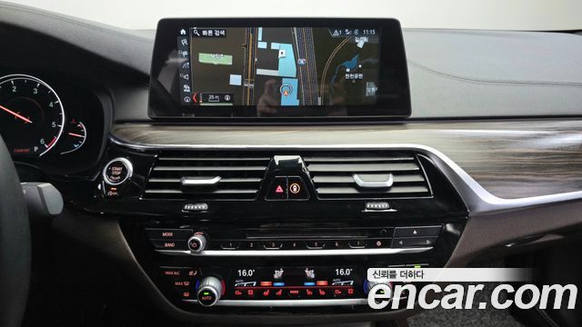 BMW 5-Series 2018 — photo 21