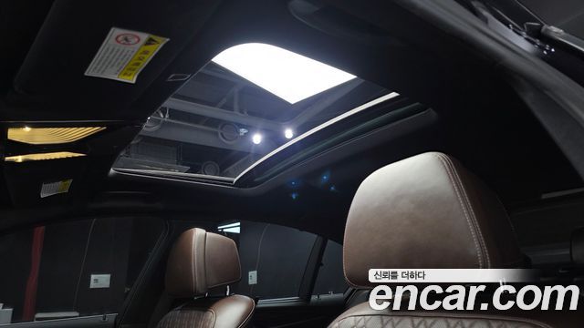 BMW 5-Series 2018 — photo 26