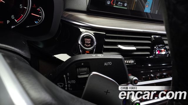 BMW 5-Series 2018 — photo 28