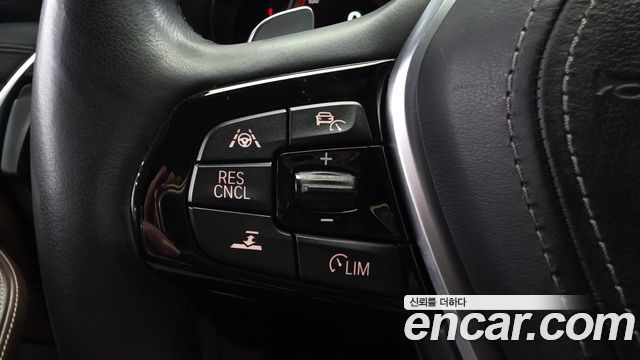 BMW 5-Series 2018 — photo 32