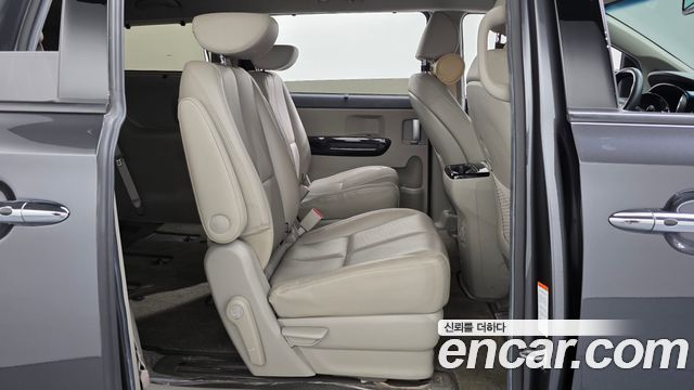 Kia Canival 2018 — photo 17