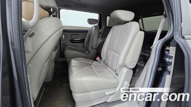 Kia Canival 2018 — photo 18