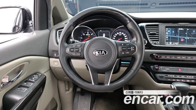 Kia Canival 2018 — photo 20