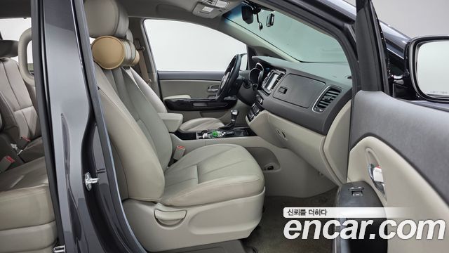 Kia Canival 2018 — photo 16