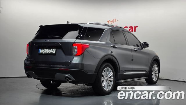 Ford Explorer 2021 — photo 2
