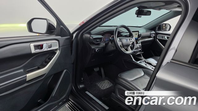 Ford Explorer 2021 — photo 13