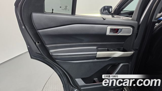 Ford Explorer 2021 — photo 15
