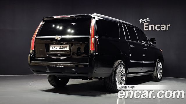 Cadillac Escalade 2017 — photo 2