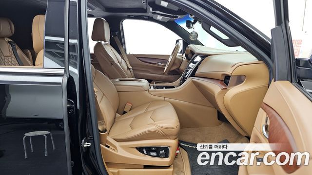 Cadillac Escalade 2017 — photo 11