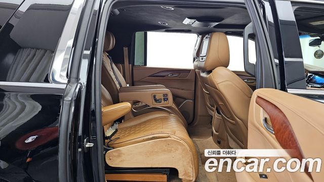 Cadillac Escalade 2017 — photo 12