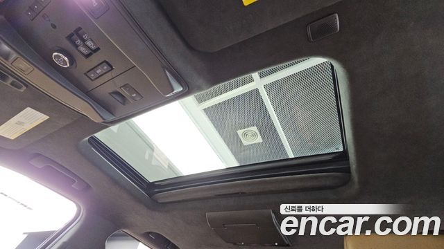 Cadillac Escalade 2017 — photo 18