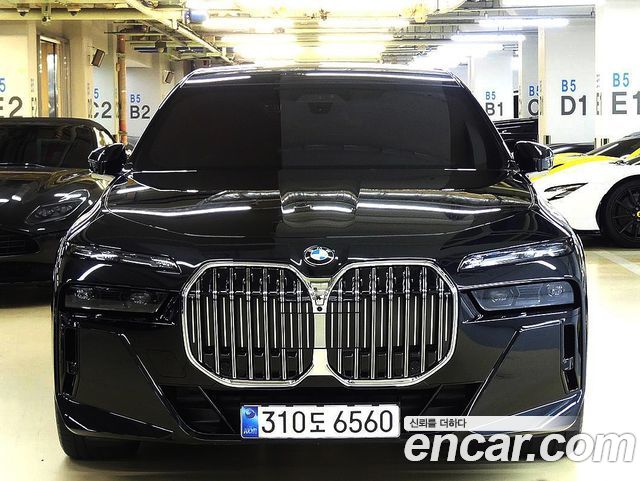 BMW 7-Series 2025 — photo 1