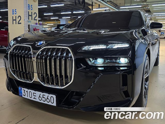 BMW 7-Series 2025 — photo 2