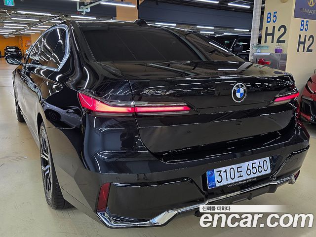 BMW 7-Series 2025 — photo 3