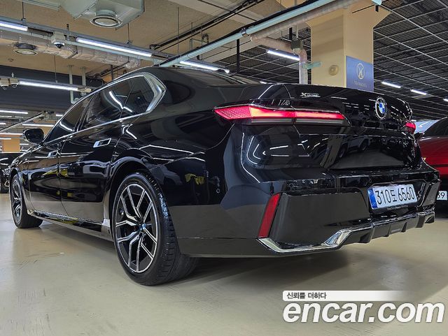 BMW 7-Series 2025 — photo 4