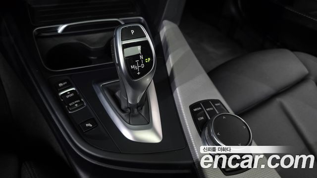 BMW 3-Series 2018 — photo 12