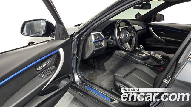 BMW 3-Series 2018 — photo 13